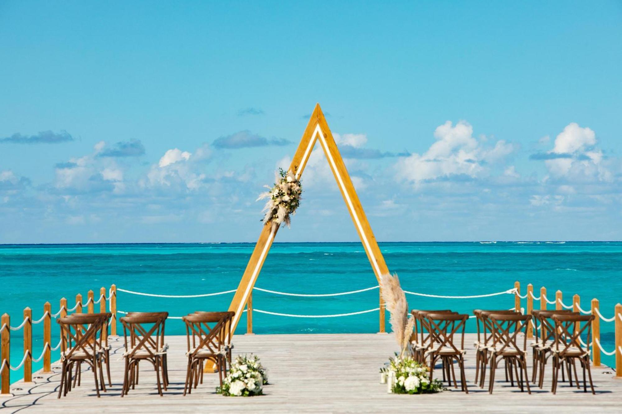 The Ritz-Carlton, Turks & Caicos Hotel Grace Bay Exterior photo